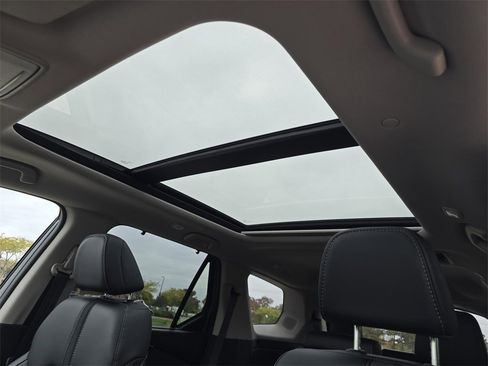 New 2025 Honda Pilot Touring image 3