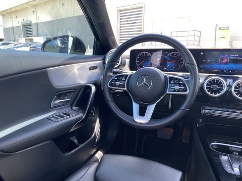 Used 2022 Mercedes-Benz A 220 image 3