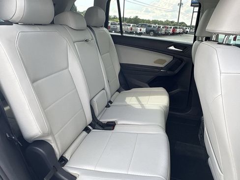 Used 2018 Volkswagen Tiguan SE w/ Panoramic Sunroof Package FWD image 25