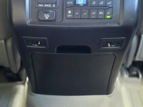 Used 2011 Toyota Sequoia Limited AWD/4WD image 34