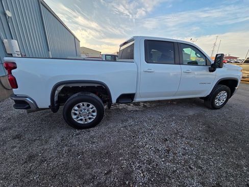 Used 2023 Chevrolet Silverado 2500 LT image 2