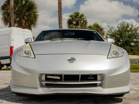 Used 2009 Nissan 370Z NISMO RWD image 2