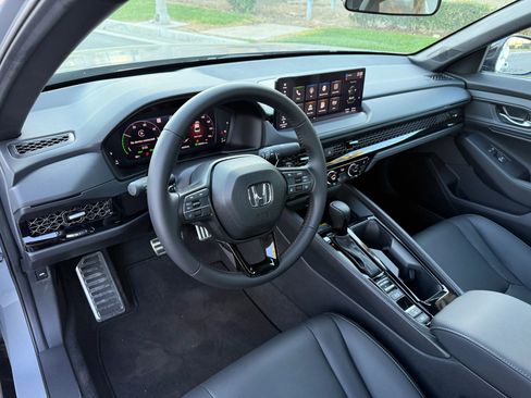 Used 2025 Honda Accord Sport image 11