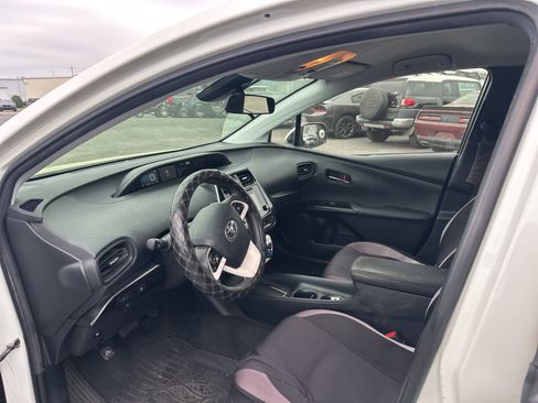Used 2018 Toyota Prius Two image 6