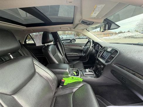 Used 2019 Chrysler 300 Limited image 10