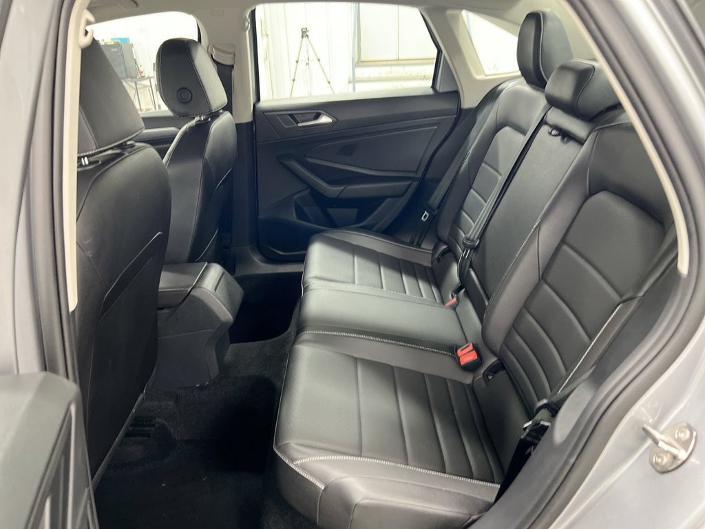 Used 2024 Volkswagen Jetta SE FWD image 22
