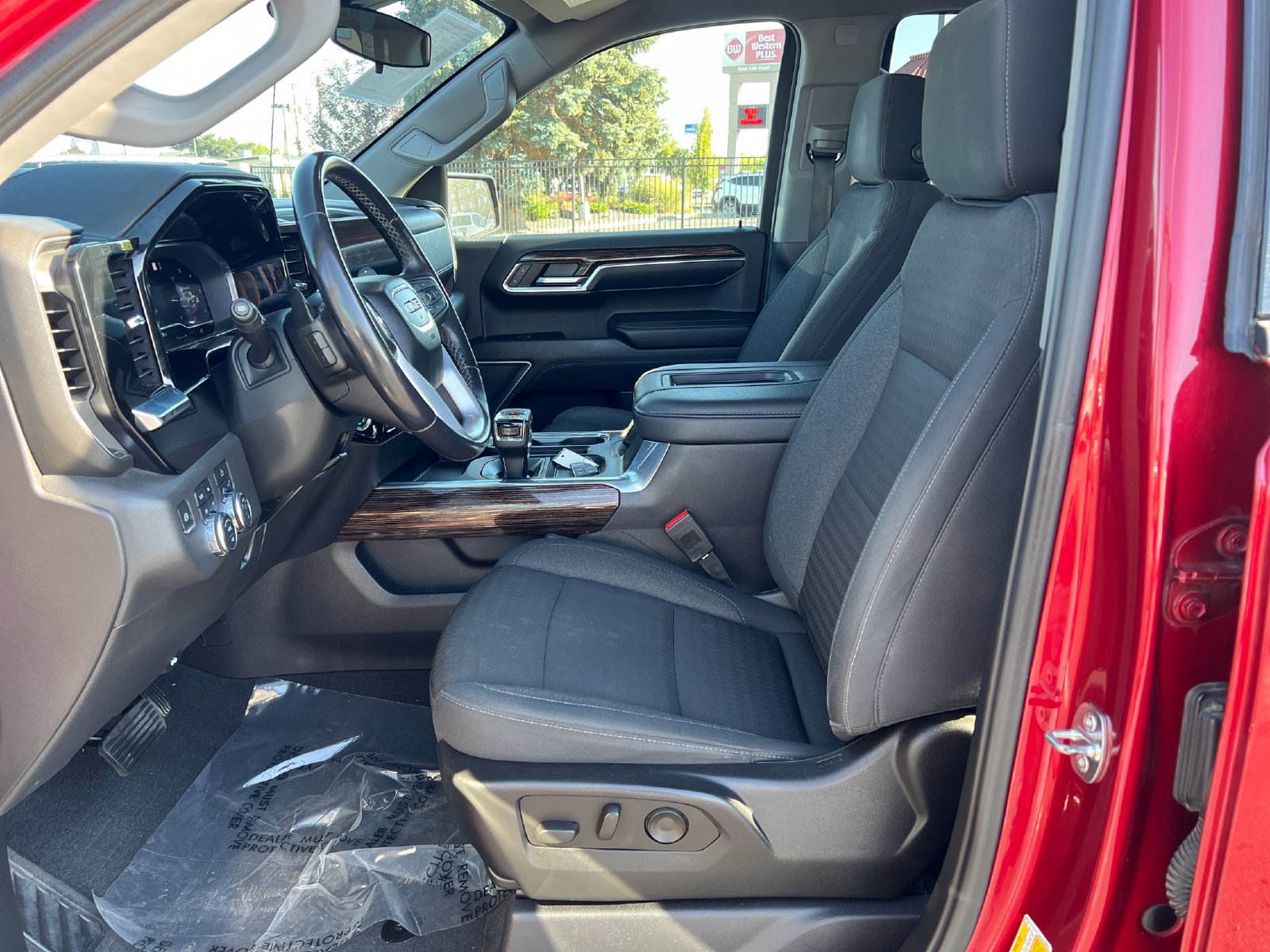 Used 2022 GMC Sierra 1500 Elevation w/ X31 Off-Road Package AWD/4WD image 10