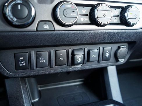 Used 2021 Toyota Tacoma TRD Off-Road image 17