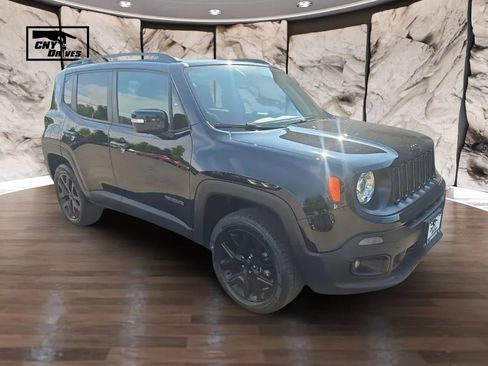 Used 2018 Jeep Renegade Altitude w/ UConnect 8.4 Nav Group AWD/4WD image 3