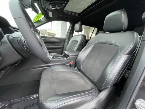 Used 2025 Jeep Grand Cherokee L Altitude AWD/4WD image 13