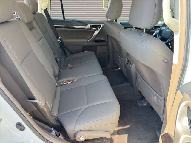 Used 2019 Lexus GX 460 AWD/4WD image 17