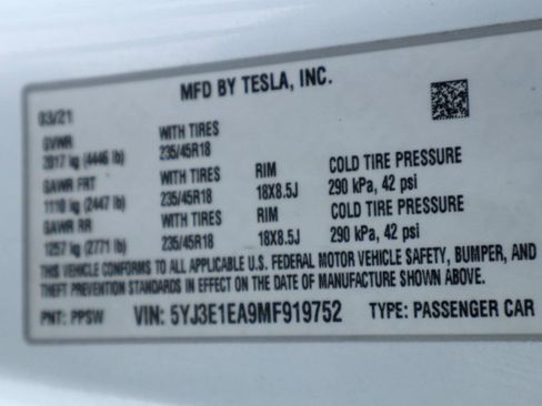 Used 2021 Tesla Model 3 Standard Range Plus image 42