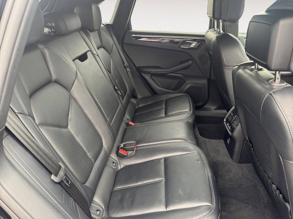 Used 2024 Porsche Macan AWD/4WD image 29