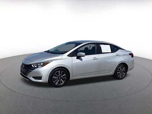 Used 2025 Nissan Versa SV FWD image 8