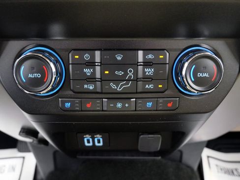 Used 2019 Ford F250 Lariat w/ Lariat Ultimate Package AWD/4WD image 32