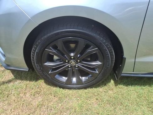 Used 2025 Toyota Sienna XSE w/ XSE Plus Package FWD image 4