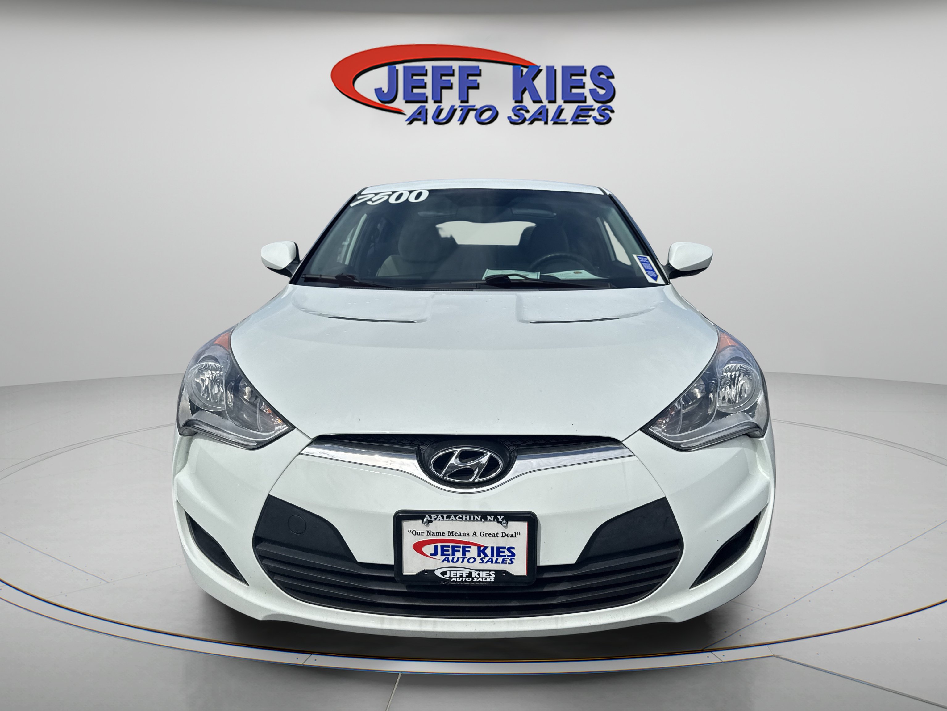 Used 2012 Hyundai Veloster FWD image 2