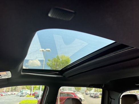 Used 2019 Toyota Tacoma Limited image 11