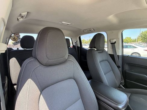 Used 2017 Chevrolet Colorado LT w/ LT Convenience Package RWD image 17