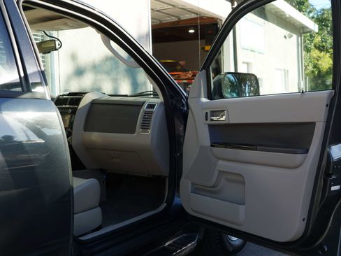 Used 2009 Ford Escape Limited image 31