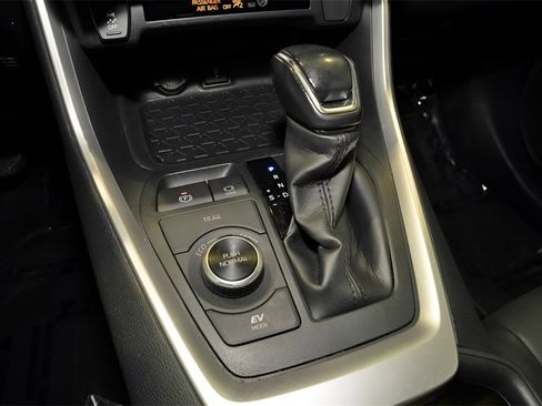 Used 2022 Toyota RAV4 XLE Premium image 17