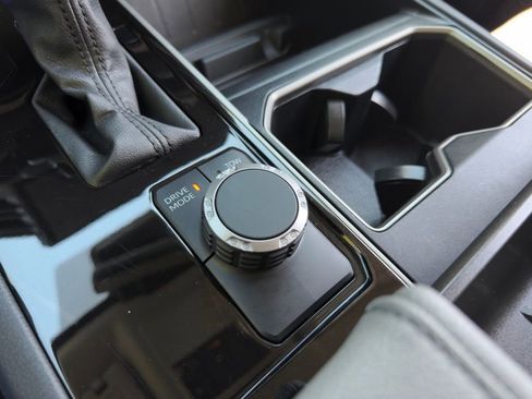 Used 2022 Toyota Tundra Limited RWD image 9