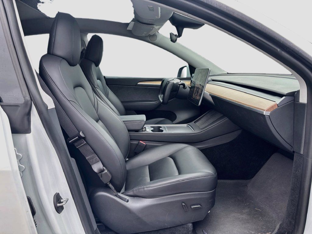 Used 2023 Tesla Model Y Long Range AWD/4WD image 27