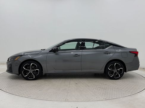 Used 2023 Nissan Altima 2.5 SR w/ SR Premium Package AWD/4WD image 2