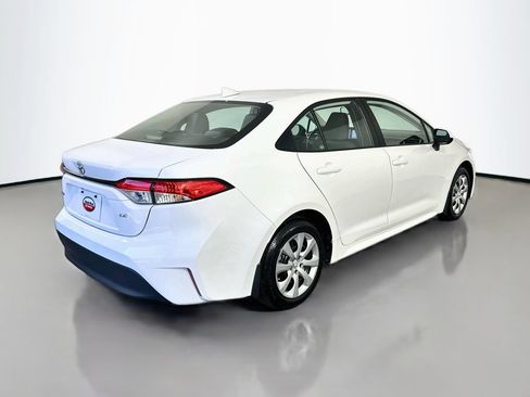 Used 2025 Toyota Corolla LE FWD image 5