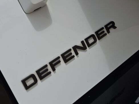 Used 2024 Land Rover Defender 110 X-Dynamic SE AWD/4WD image 31