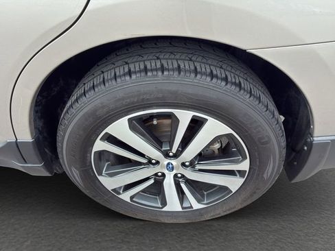 Used 2019 Subaru Outback 3.6R Limited w/ Popular Package #2 AWD/4WD image 11