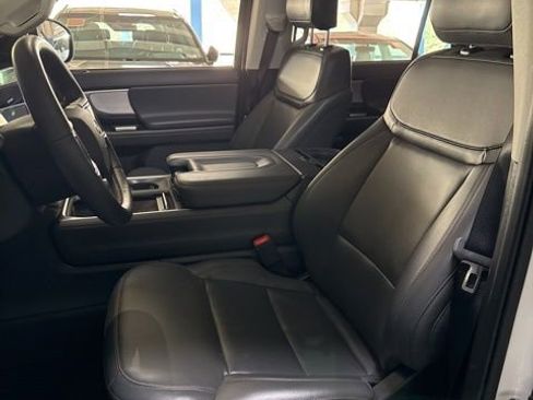 Used 2025 Ford Expedition Active image 5