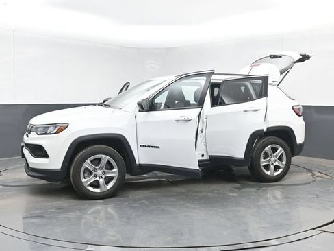 Used 2023 Jeep Compass Latitude AWD/4WD image 51