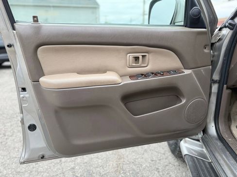 Used 2002 Toyota 4Runner Limited AWD/4WD image 11
