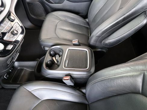 Used 2019 Chrysler Pacifica Touring-L Plus w/ Advanced Safetytec Group image 42