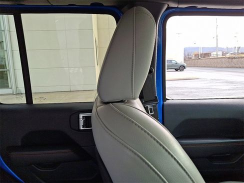 Used 2021 Jeep Gladiator Mojave w/ Dual Top Group image 13