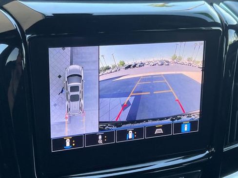 Used 2023 Chevrolet Traverse LT image 26