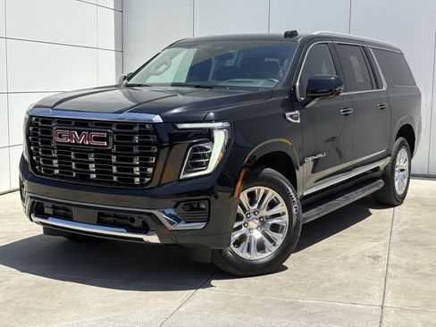 Used 2025 GMC Yukon XL Denali AWD/4WD image 2