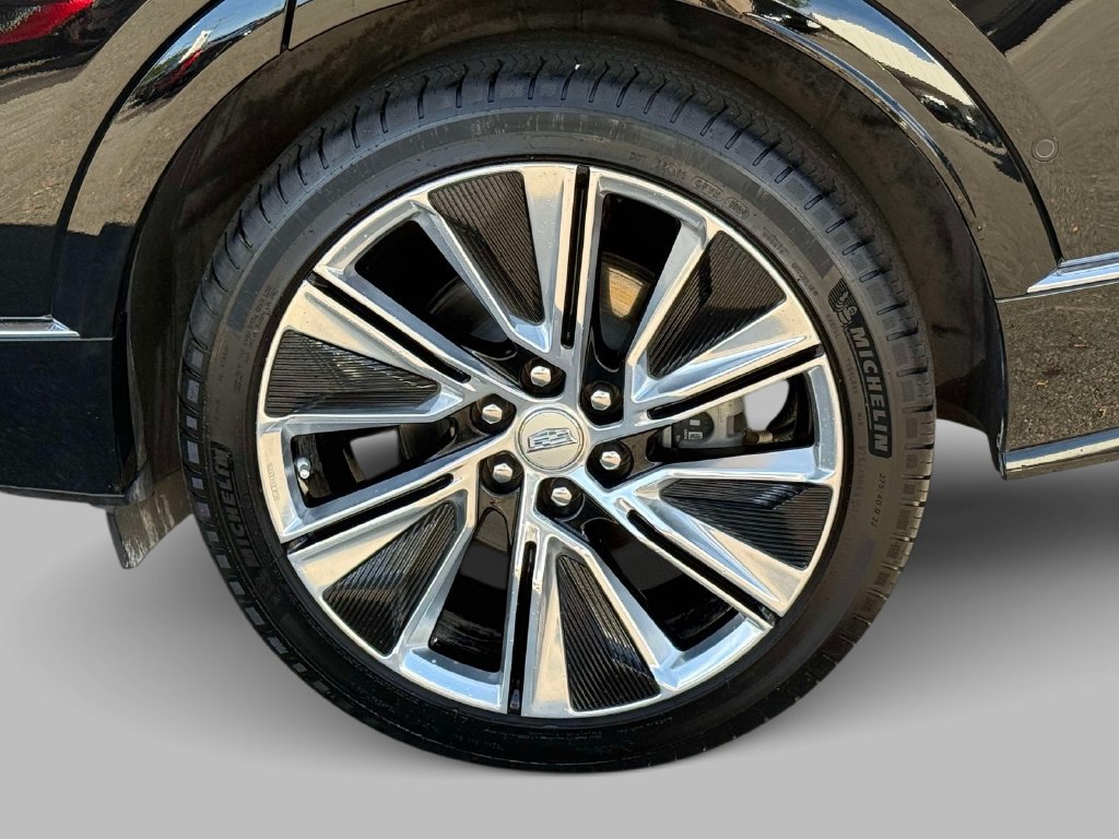 Used 2025 Cadillac Lyriq Luxury w/ LPO, Floor Liner Package AWD/4WD image 13