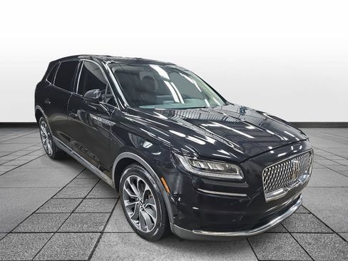 Used 2022 Lincoln Nautilus Reserve image 3