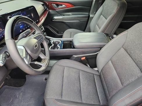 Used 2024 Chevrolet Traverse Z71 w/ Enhanced Driving Package image 5