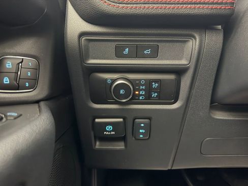 Used 2024 Ford Expedition Limited image 32