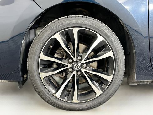 Used 2018 Toyota Corolla SE w/ SE Premium Package image 11