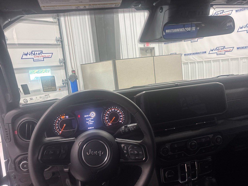Used 2026 Jeep Wrangler Unlimited Rubicon AWD/4WD image 2