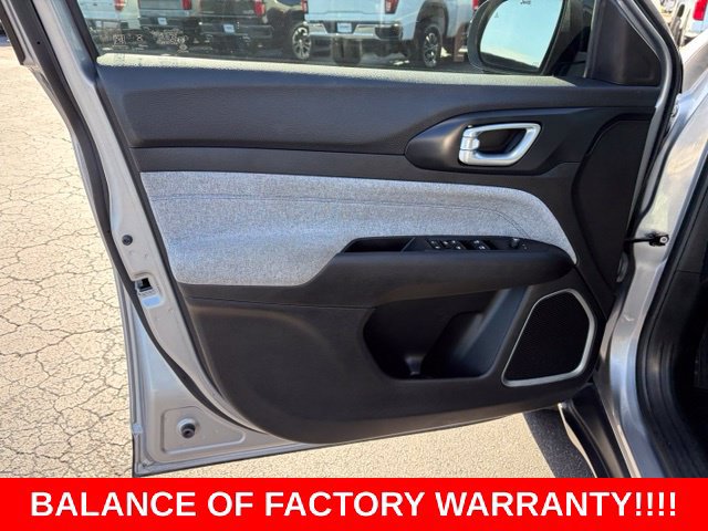 Used 2023 Jeep Compass Latitude AWD/4WD image 12