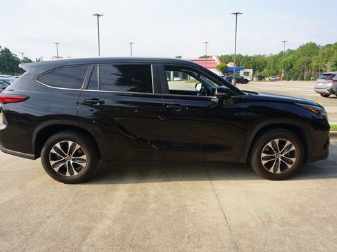 Used 2023 Toyota Highlander XLE FWD image 24