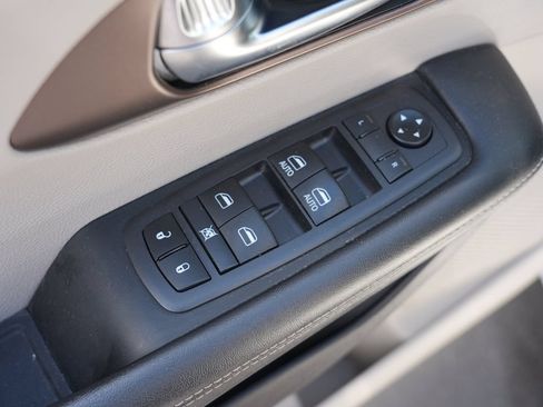 Used 2021 Chrysler Voyager LX FWD image 16