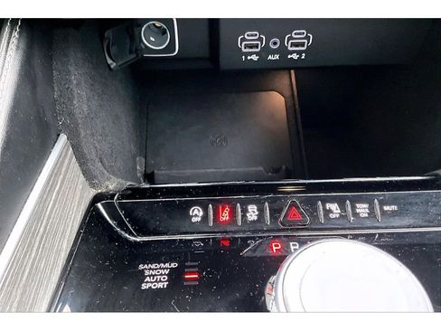 Certified 2024 Jeep Wagoneer Series II w/ Flexible Seating Group AWD/4WD image 30