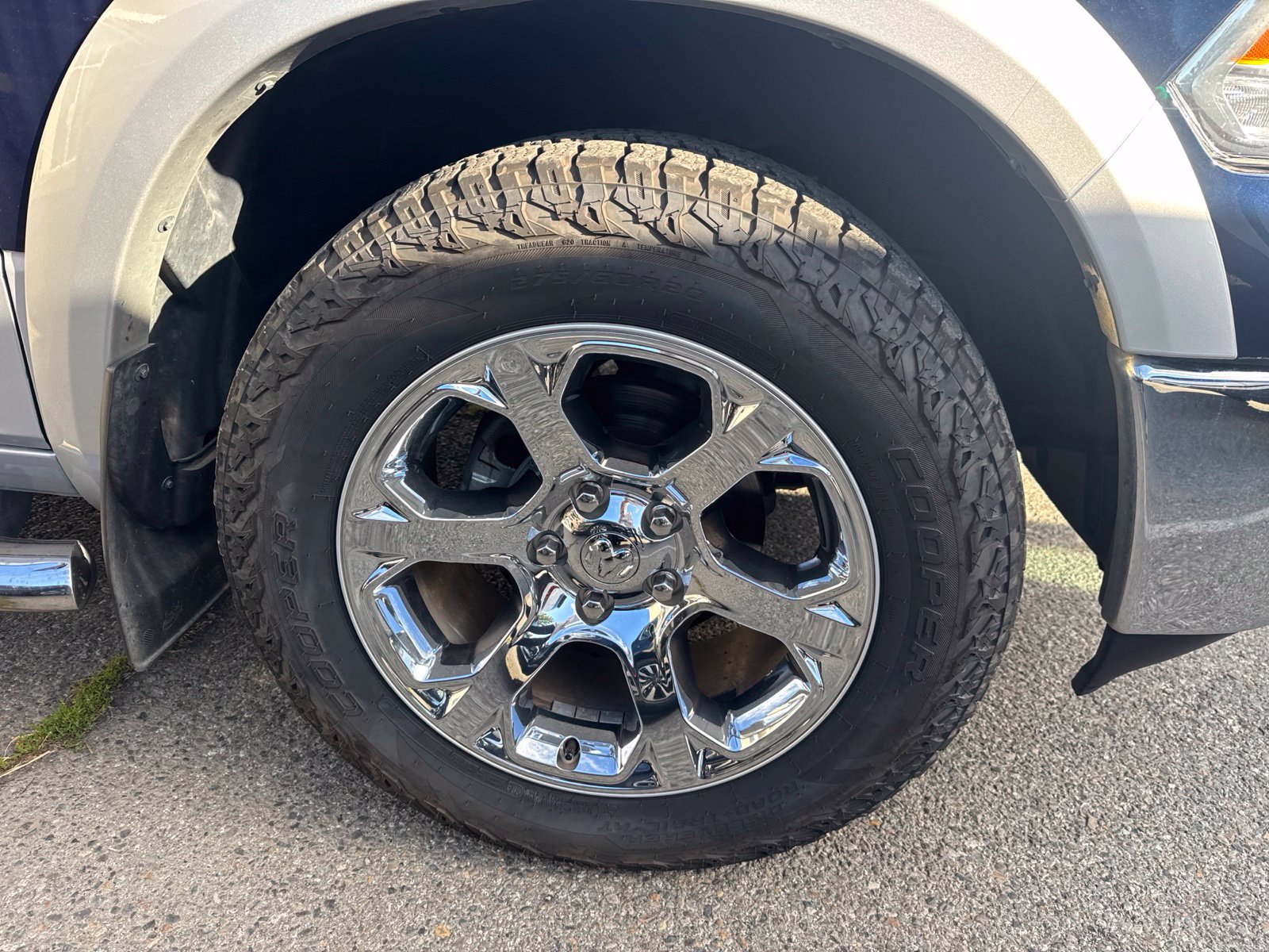 Used 2018 RAM 1500 Laramie AWD/4WD image 4