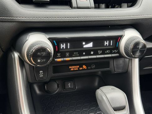 Used 2022 Toyota RAV4 LE AWD/4WD image 15